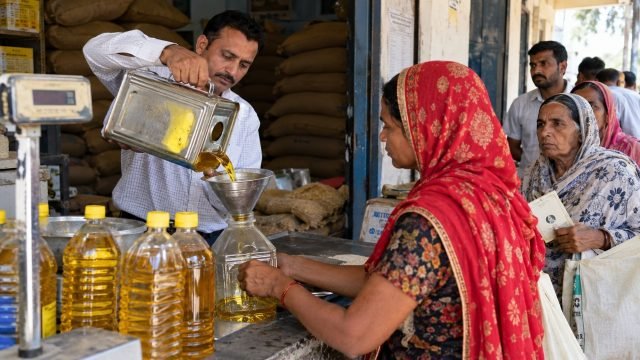 Haryana News: BPL परिवारों के लिए बदले सरसों तेल वितरण के नियम, राशन डिपो पर अब इस आधार पर मिलेगा कोटा