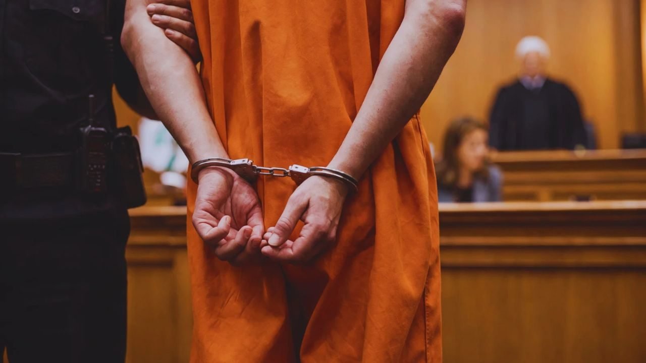 पैसों की मांग और ट्यूबवेल के फ्यूज से बढ़ा था विवाद