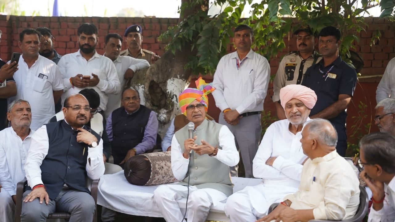 खेत बचाओ अभियान शुरू: शिवराज बोले- पराली न जलाएं, खाद का संतुलित उपयोग करें