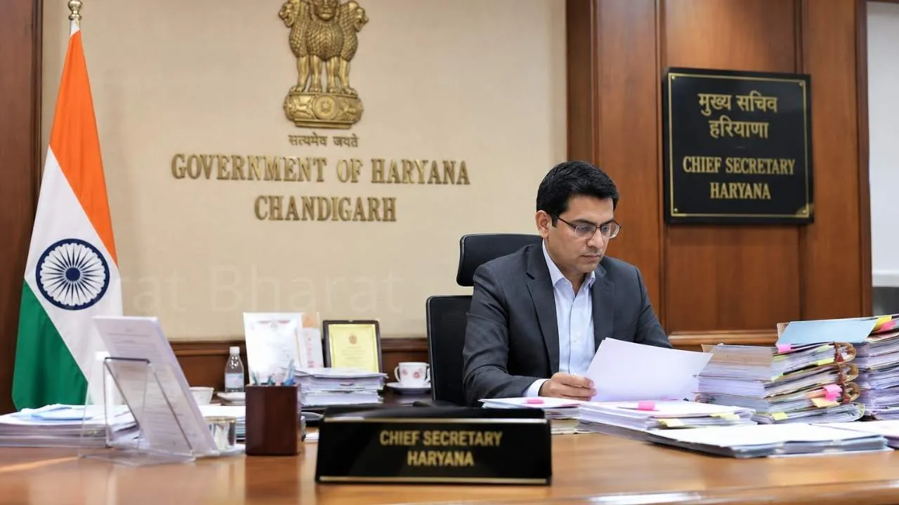 हरियाणा ब्यूरोक्रेसी में भारी उलटफेर: सरकार ने 12 IAS और 3 HCS अधिकारियों के किए तबादले, देर रात जारी हुई सूची