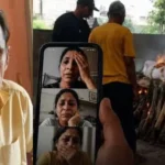 कलयुग की कड़वी हकीकत: जिस पिता ने पढ़ाया-लिखाया उसी के अंतिम संस्कार में नहीं आईं बेटियां, ऑनलाइन पैसे भेजकर कहा- गंगा में बहा देना अस्थियां